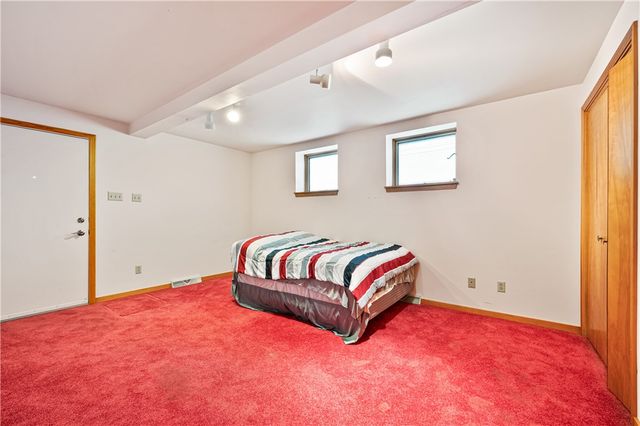 24 Swallow Hill Rd, Carnegie, PA 15106