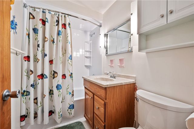 24 Swallow Hill Rd, Carnegie, PA 15106