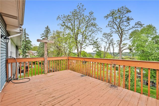 24 Swallow Hill Rd, Carnegie, PA 15106