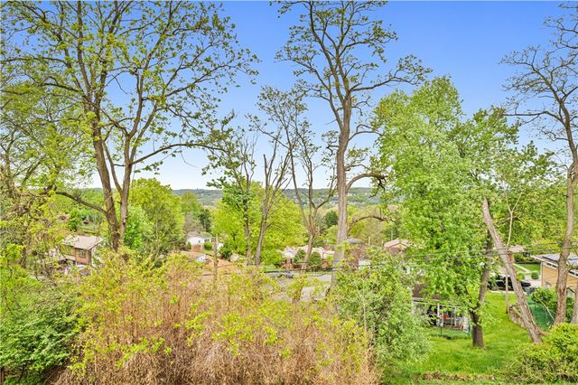24 Swallow Hill Rd, Carnegie, PA 15106