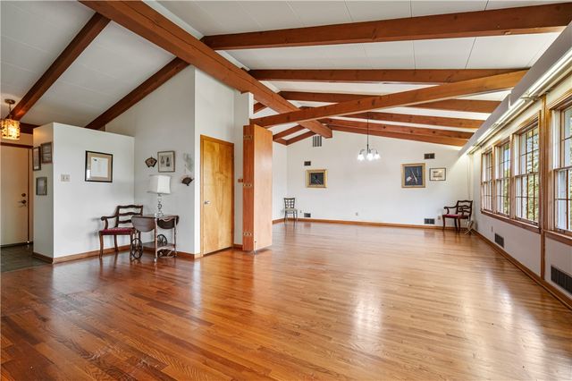 24 Swallow Hill Rd, Carnegie, PA 15106