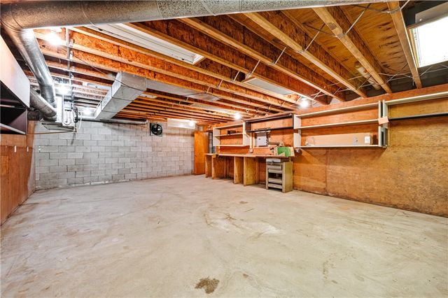 24 Swallow Hill Rd, Carnegie, PA 15106