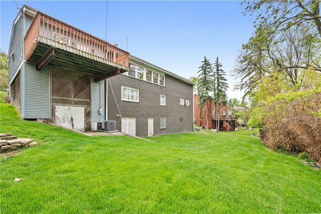 24 Swallow Hill Rd, Carnegie, PA 15106