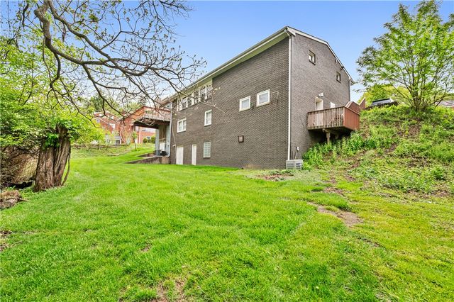 24 Swallow Hill Rd, Carnegie, PA 15106