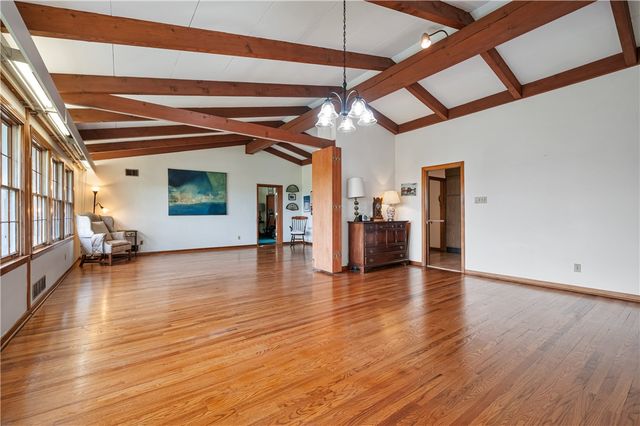 24 Swallow Hill Rd, Carnegie, PA 15106