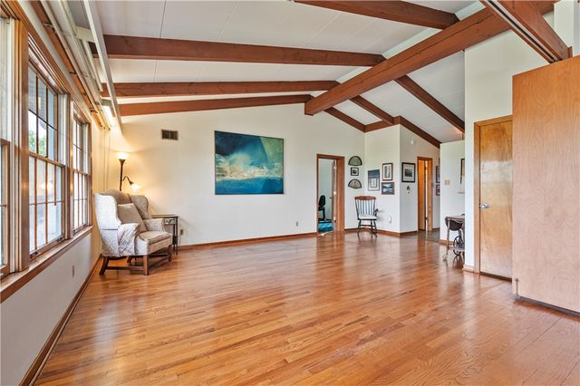24 Swallow Hill Rd, Carnegie, PA 15106