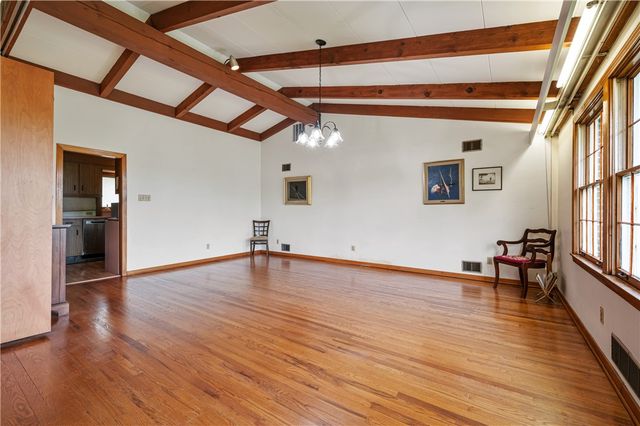 24 Swallow Hill Rd, Carnegie, PA 15106