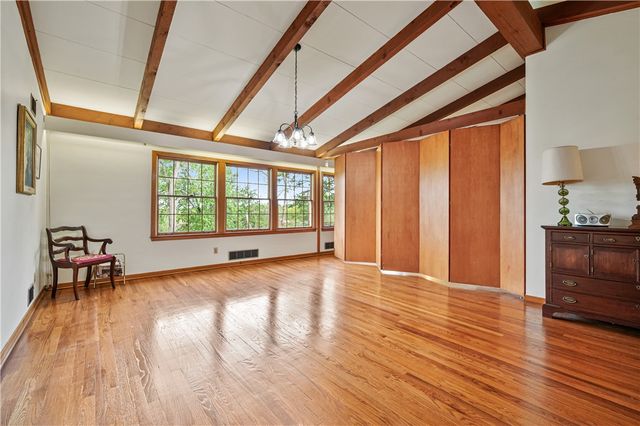 24 Swallow Hill Rd, Carnegie, PA 15106