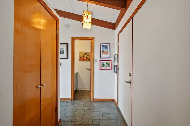 24 Swallow Hill Rd, Carnegie, PA 15106