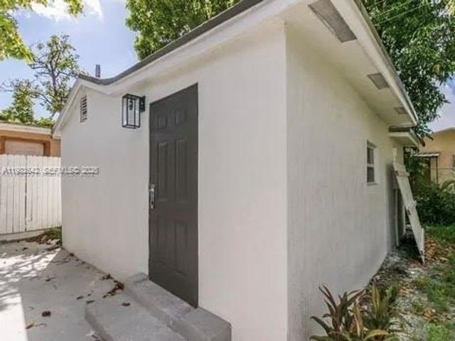 460 NW 82nd Ter, Miami, FL 33150