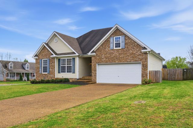 1003 Persimmon Dr, Spring Hill, TN 37174