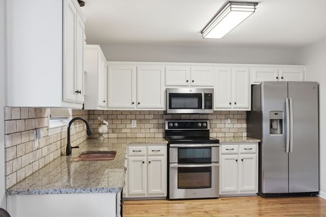 1003 Persimmon Dr, Spring Hill, TN 37174