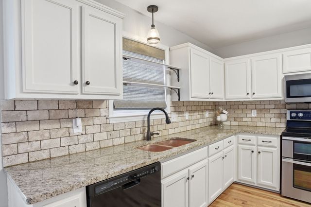 1003 Persimmon Dr, Spring Hill, TN 37174