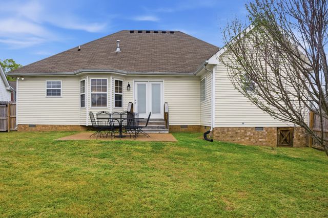 1003 Persimmon Dr, Spring Hill, TN 37174