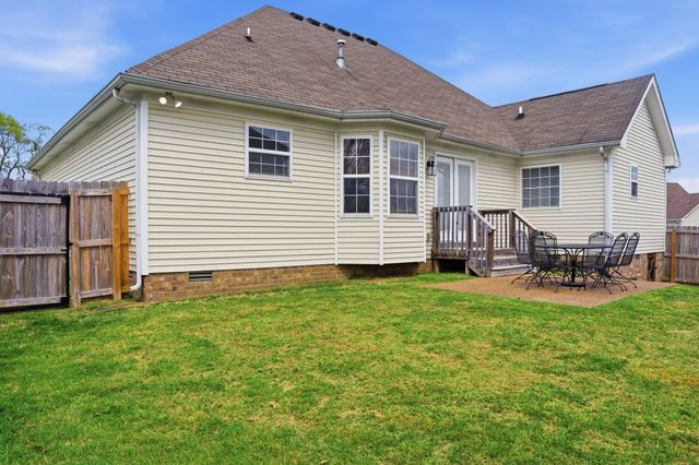 1003 Persimmon Dr, Spring Hill, TN 37174