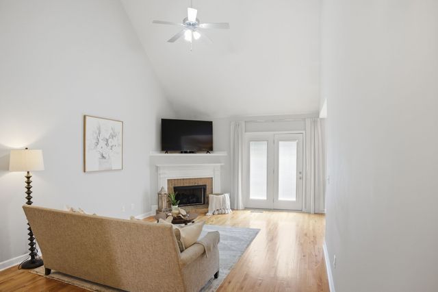 1003 Persimmon Dr, Spring Hill, TN 37174