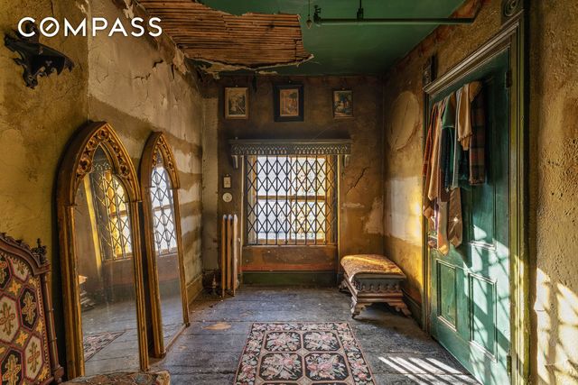 35 Stuyvesant Street, New York City, NY 10003