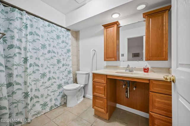 110 Amberly Drive A, Manalapan, NJ 07726