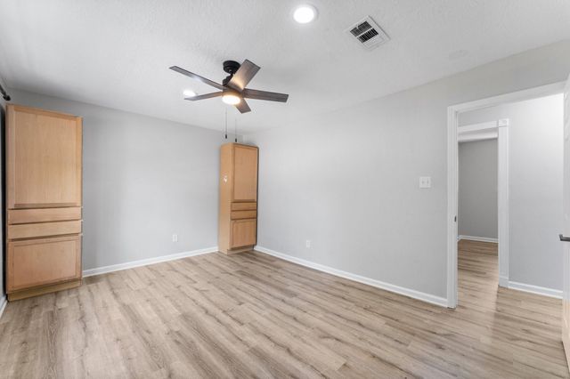2 Ground Brier Court, The Woodlands, TX 77381
