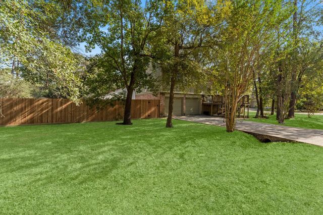 2 Ground Brier Court, The Woodlands, TX 77381