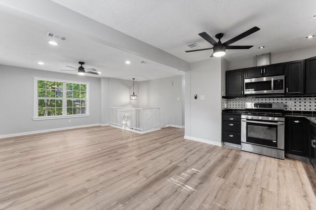 2 Ground Brier Court, The Woodlands, TX 77381