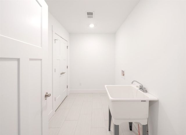 1924 Percy Lane, Highland, MI 48357