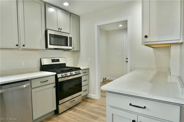 2869 Pebble Creek Court, Cortland, OH 44410