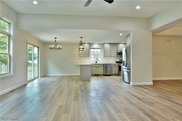 2869 Pebble Creek Court, Cortland, OH 44410