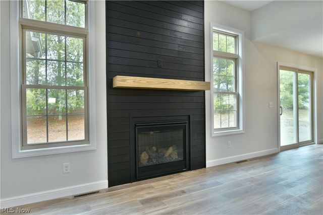 2869 Pebble Creek Court, Cortland, OH 44410