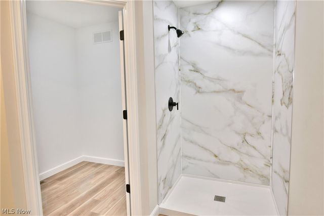 2869 Pebble Creek Court, Cortland, OH 44410