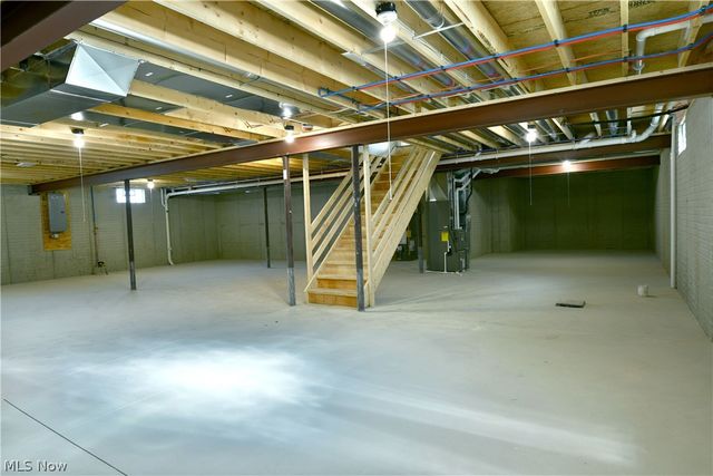 2869 Pebble Creek Court, Cortland, OH 44410