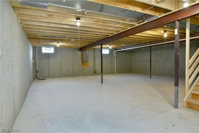 2869 Pebble Creek Court, Cortland, OH 44410