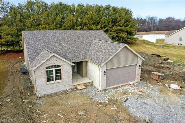 2869 Pebble Creek Court, Cortland, OH 44410