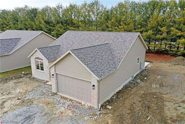 2869 Pebble Creek Court, Cortland, OH 44410
