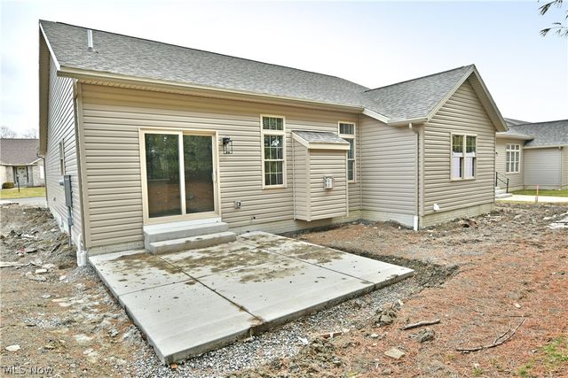 2869 Pebble Creek Court, Cortland, OH 44410