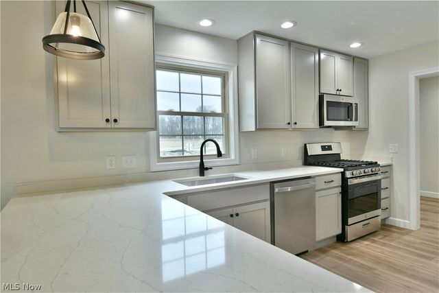 2869 Pebble Creek Court, Cortland, OH 44410