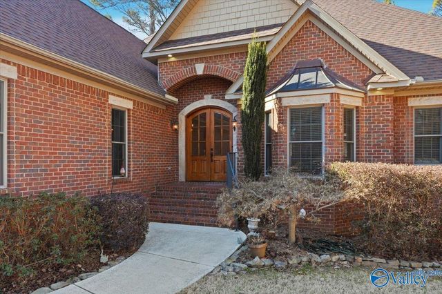 1709 Weymouth Lane NW, Huntsville, AL 35806