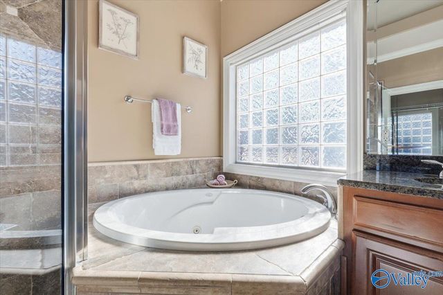 1709 Weymouth Lane NW, Huntsville, AL 35806