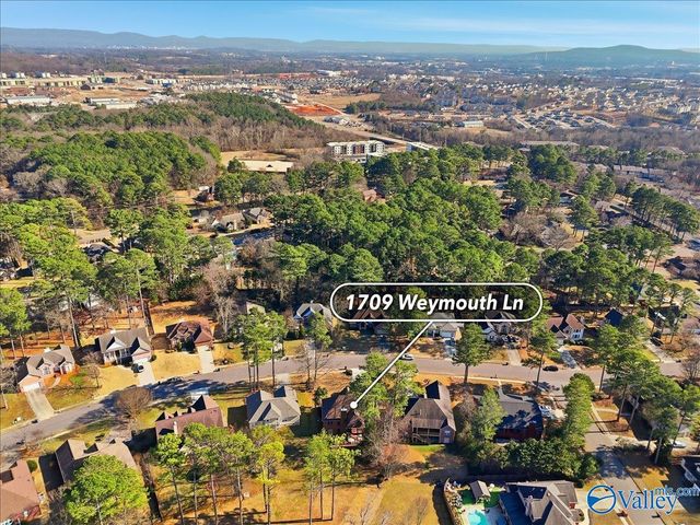 1709 Weymouth Lane NW, Huntsville, AL 35806