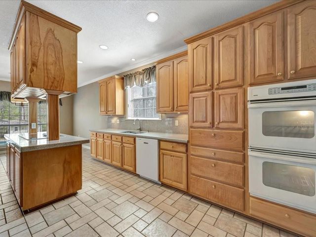 1803 Live Oak Lane, Lufkin, TX 75904