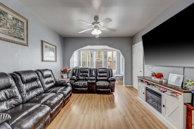 2208 W 54th Place, Chicago, IL 60609