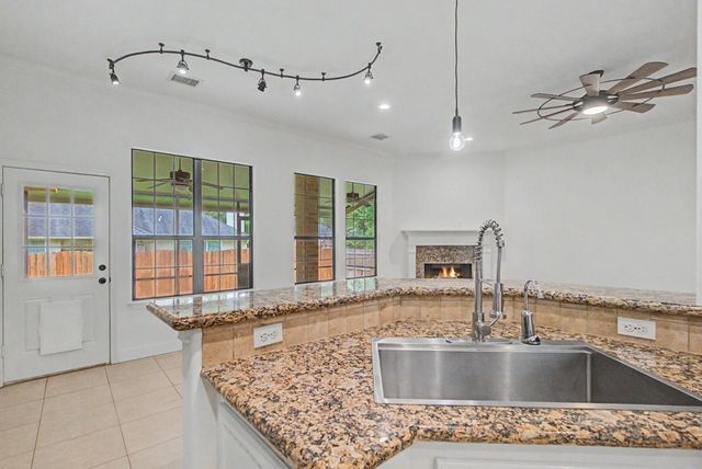 11811 Ramblewood Court, Montgomery, TX 77356