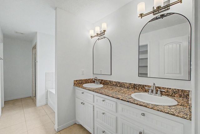 11811 Ramblewood Court, Montgomery, TX 77356