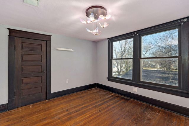 2054 N Campbell Avenue, Springfield, MO 65803