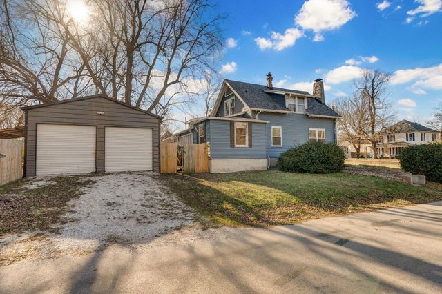 2054 N Campbell Avenue, Springfield, MO 65803