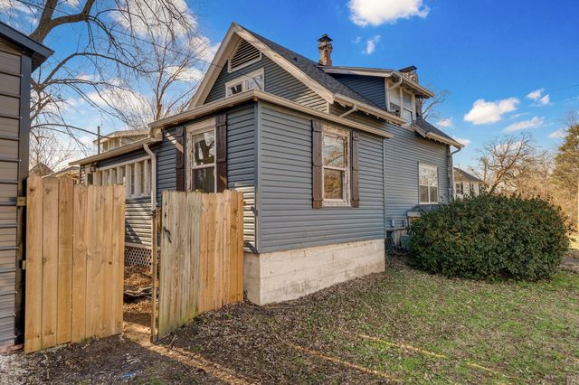 2054 N Campbell Avenue, Springfield, MO 65803