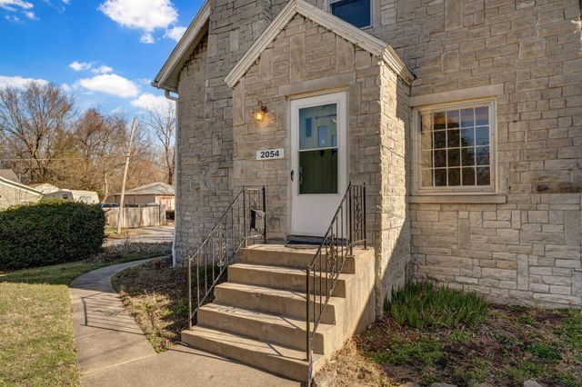 2054 N Campbell Avenue, Springfield, MO 65803