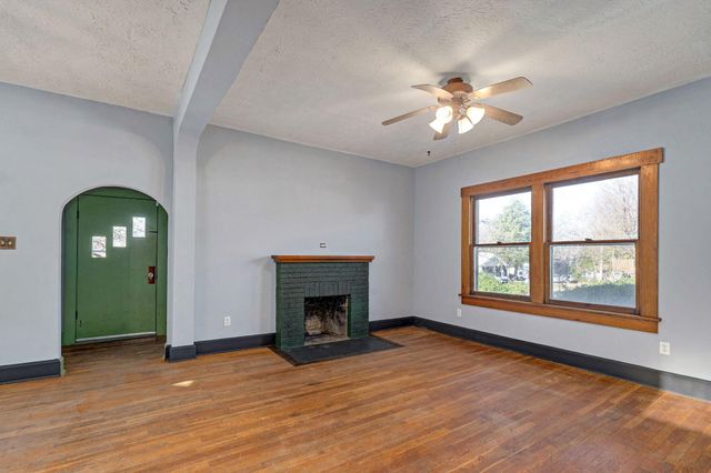 2054 N Campbell Avenue, Springfield, MO 65803