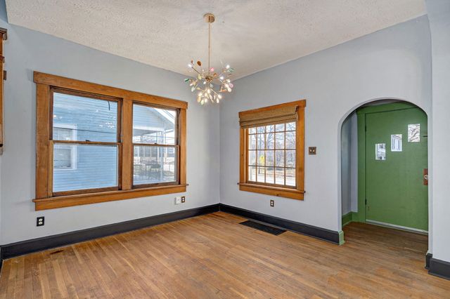 2054 N Campbell Avenue, Springfield, MO 65803