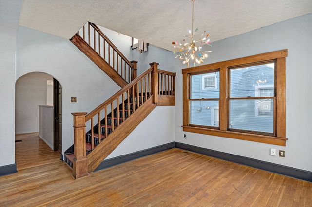 2054 N Campbell Avenue, Springfield, MO 65803